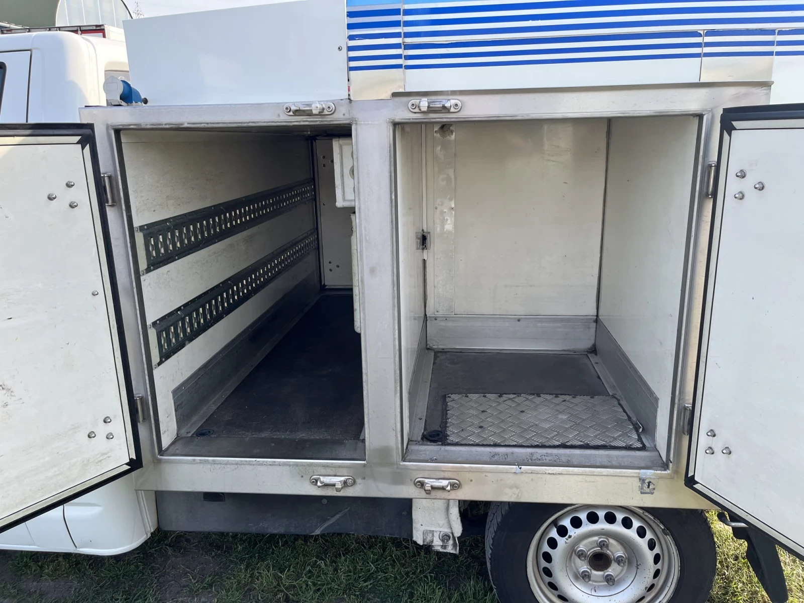 VW T5 Хладилен, снимка 10 - Бусове и автобуси - 53825531