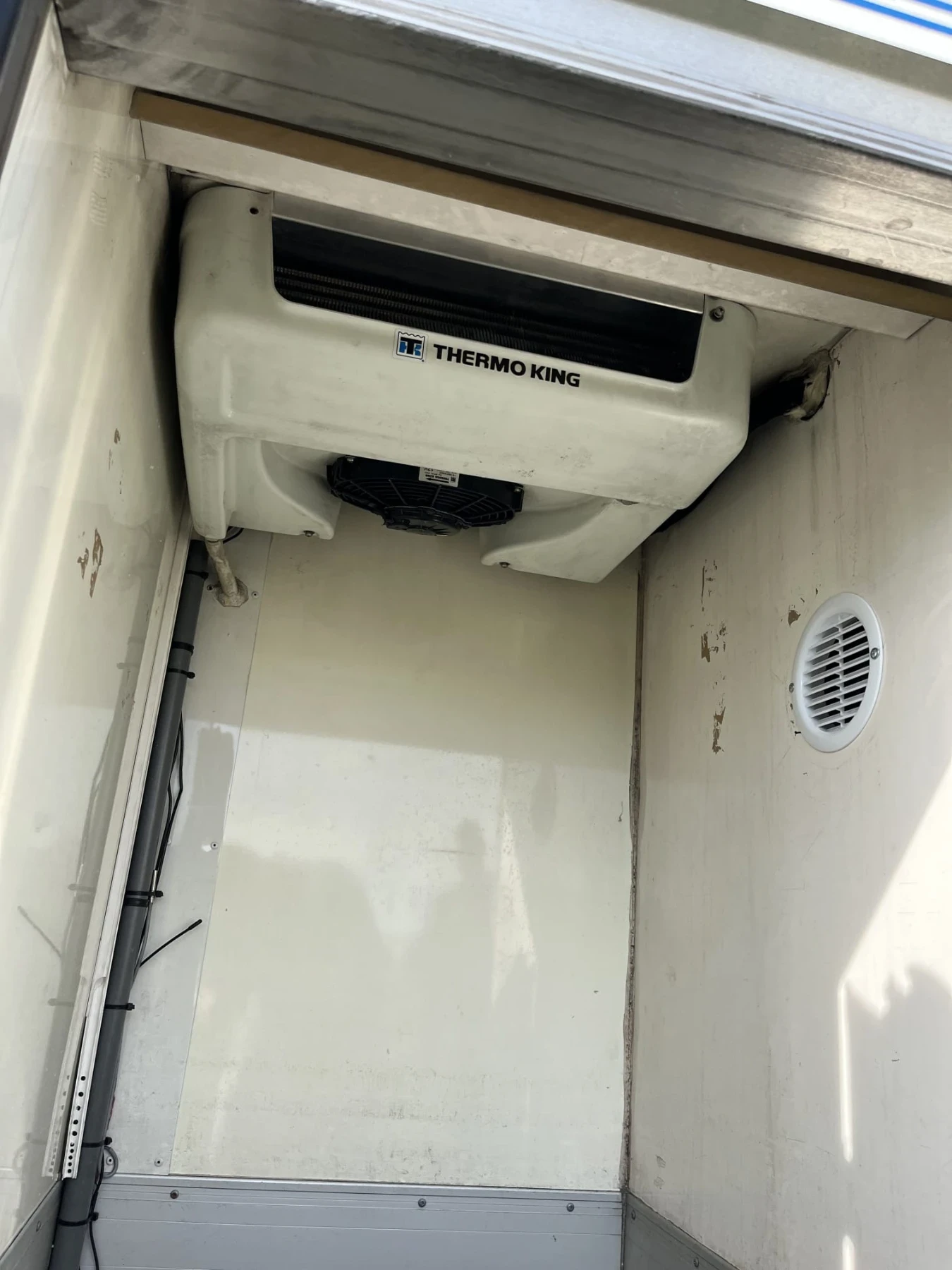 VW T5 Хладилен, снимка 13 - Бусове и автобуси - 53825531