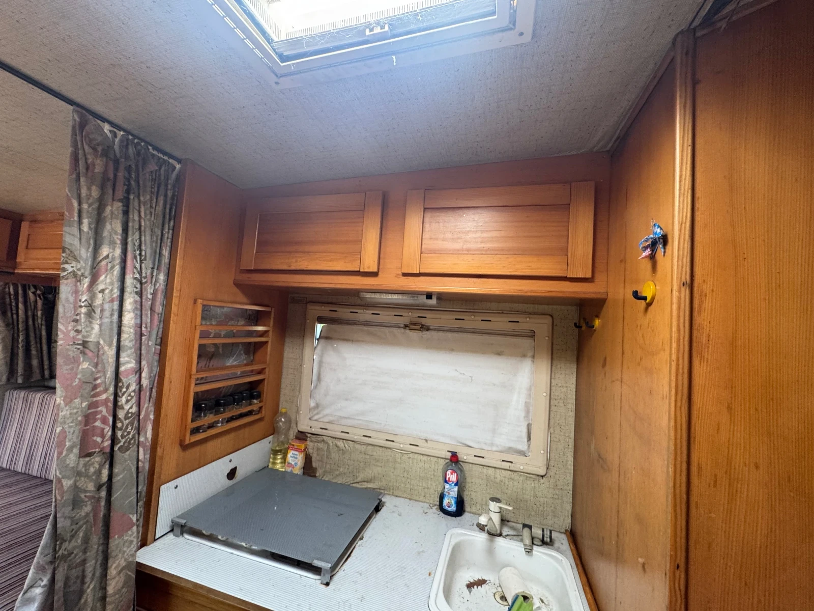 Кемпер Mercedes-Benz Mercedes 310 D - изображение 6