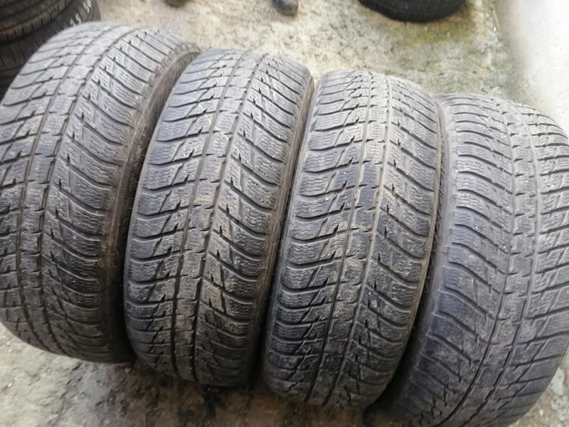 Гуми Зимни 235/55R19, снимка 3 - Гуми и джанти - 31187803