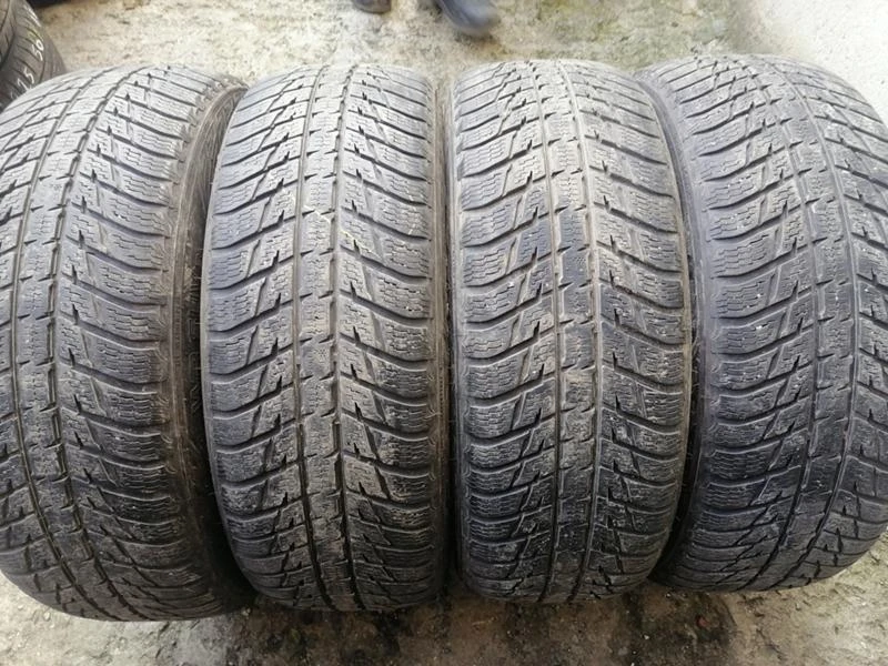 Гуми Зимни 235/55R19, снимка 4 - Гуми и джанти - 31187803