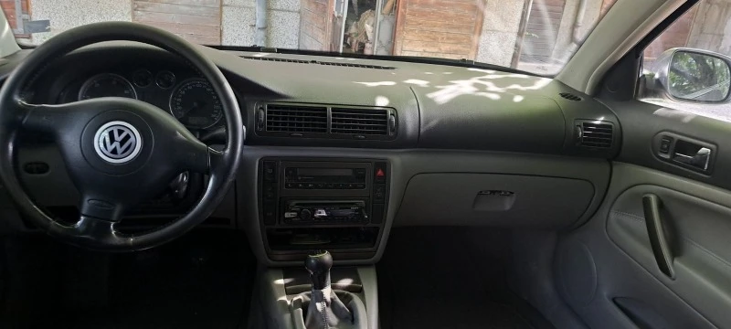 VW Passat, снимка 5 - Автомобили и джипове - 47310747