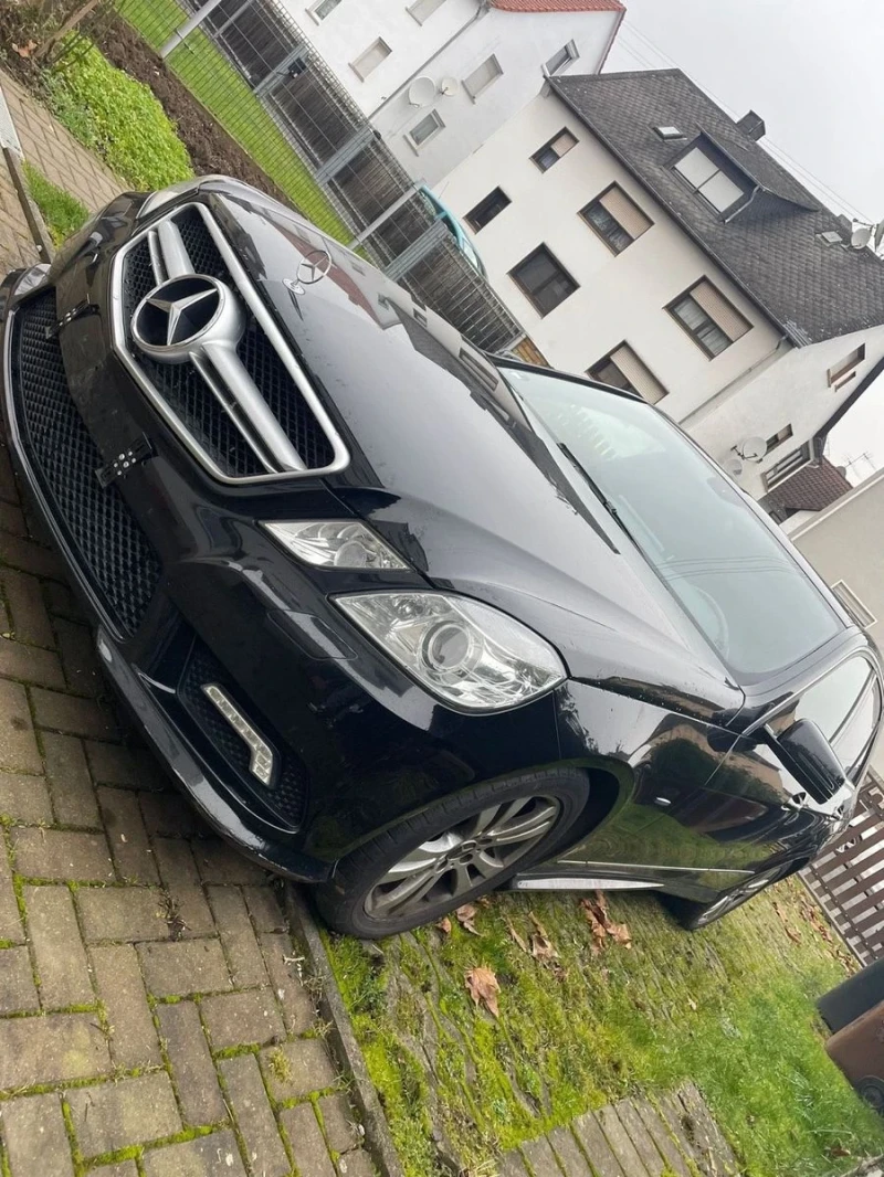 Mercedes-Benz E 220, снимка 3 - Автомобили и джипове - 49088958