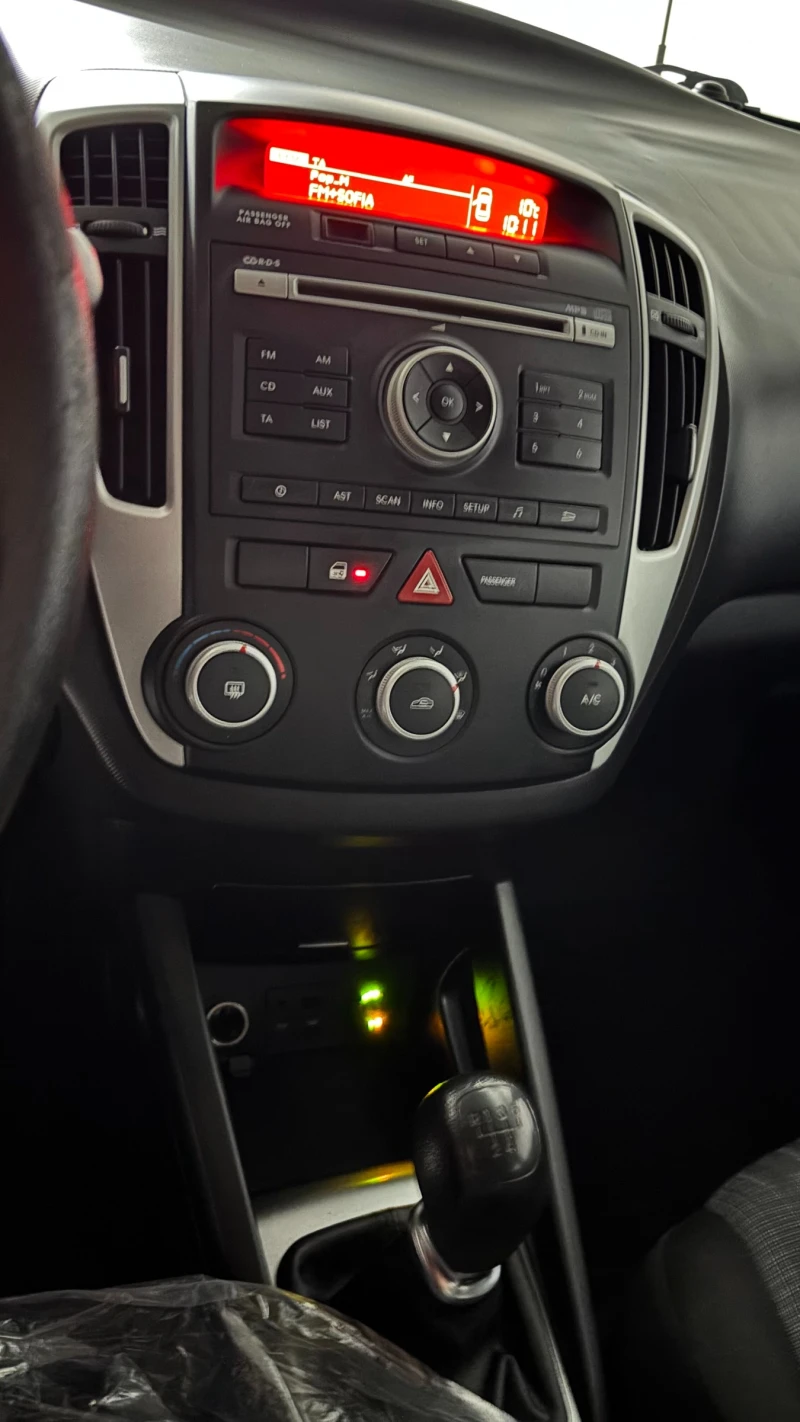 Kia Ceed - facelift 90 к.с., снимка 14 - Автомобили и джипове - 53396319