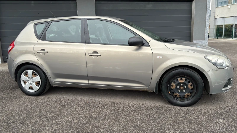 Kia Ceed - facelift 90 к.с., снимка 2 - Автомобили и джипове - 53396319