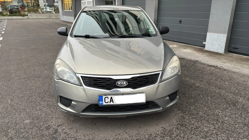 Kia Ceed - facelift 90 к.с., снимка 4 - Автомобили и джипове - 53396319