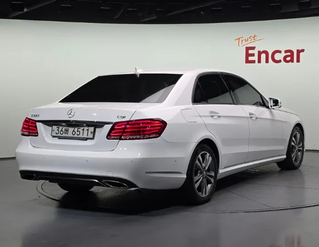 Mercedes-Benz E 220 CDI Avantgarde - изображение 2