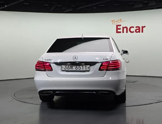 Mercedes-Benz E 220 CDI Avantgarde - изображение 4