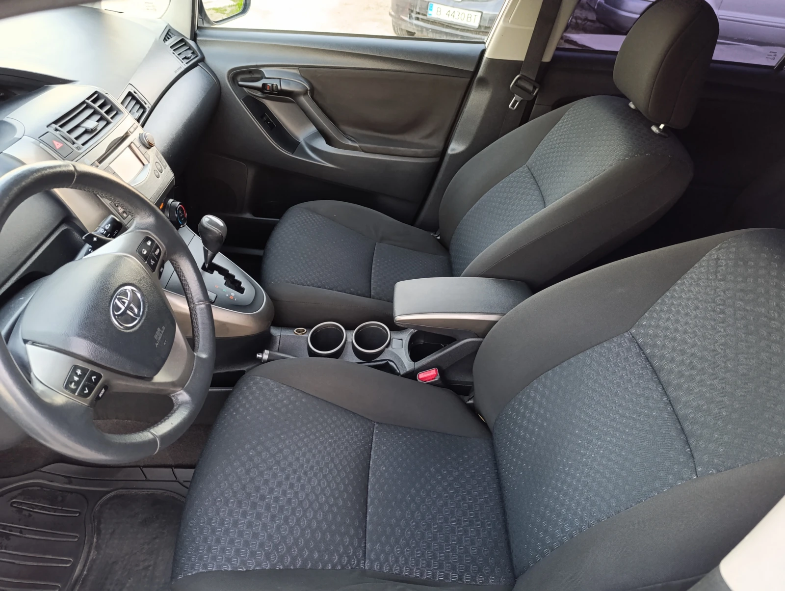 Toyota Verso 2.2 D-CAT CH - изображение 8