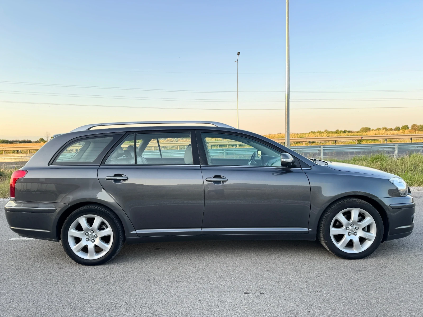 Toyota Avensis 2.0 D-4D / FACELIFT / KOJA / PODGREV / PARKTRONIC  - изображение 5
