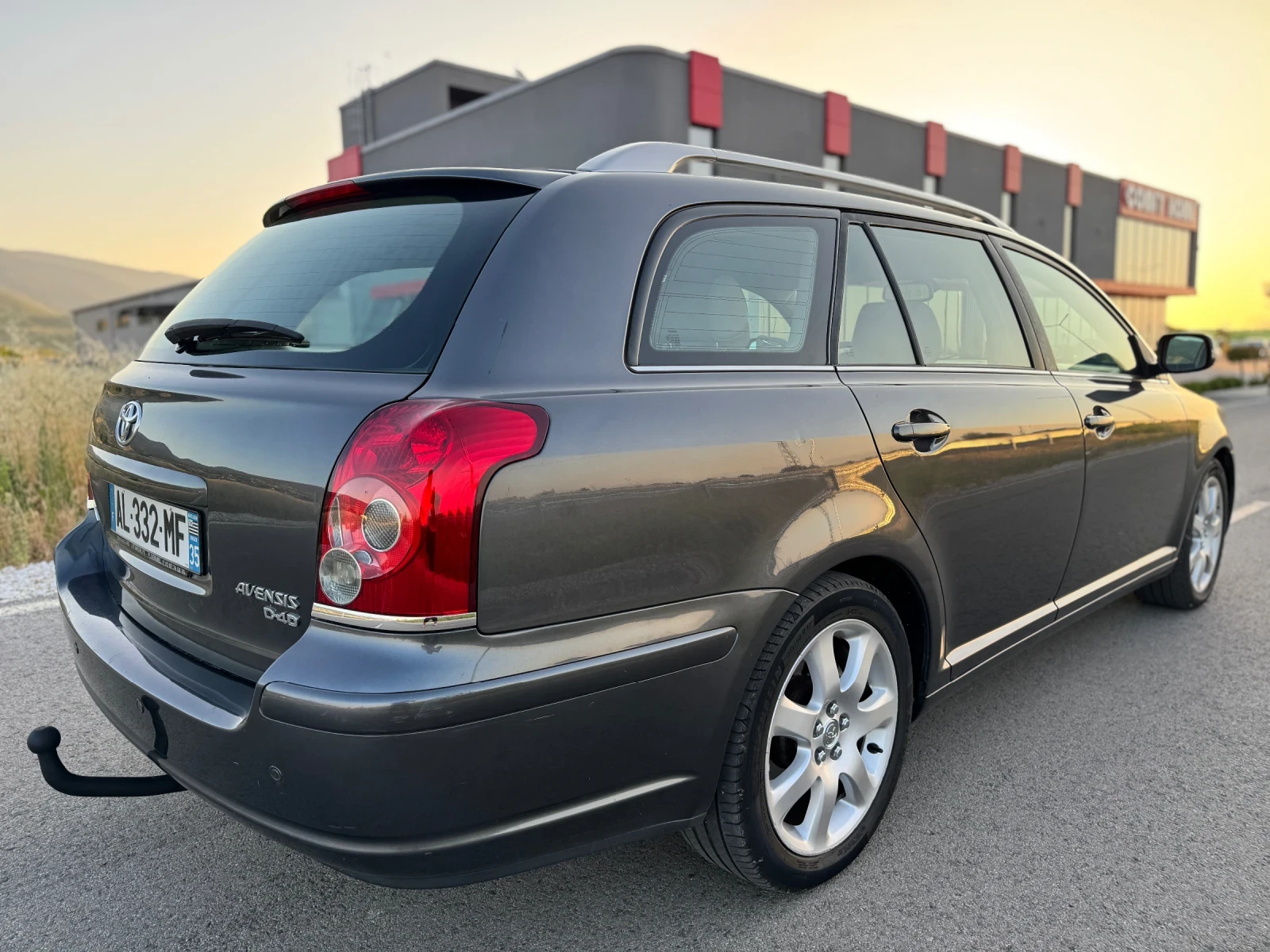 Toyota Avensis 2.0 D-4D / FACELIFT / KOJA / PODGREV / PARKTRONIC  - изображение 8