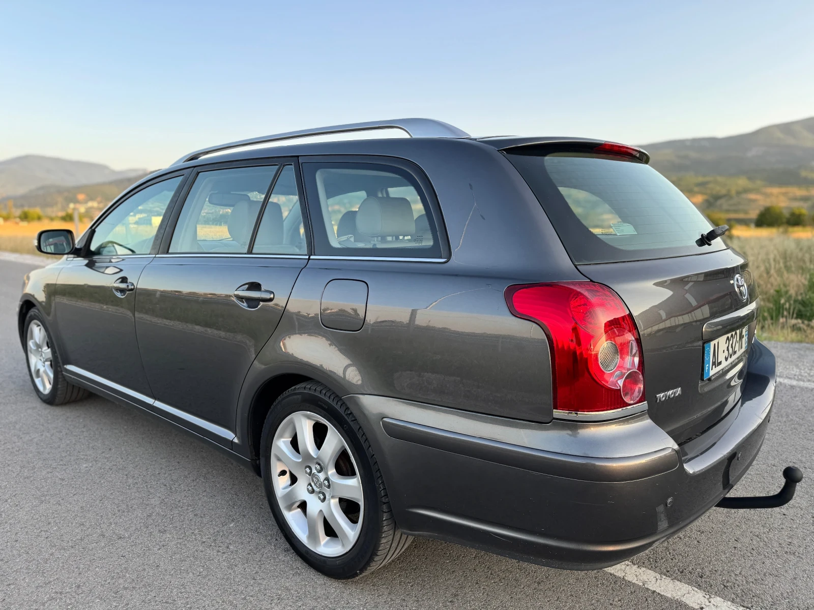 Toyota Avensis 2.0 D-4D / FACELIFT / KOJA / PODGREV / PARKTRONIC  - изображение 6