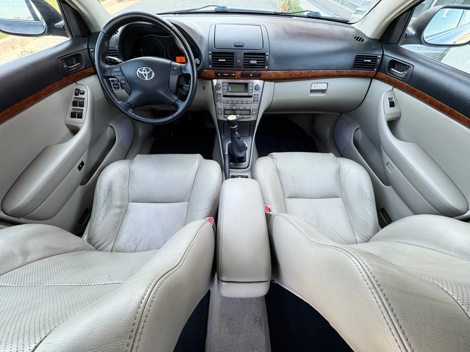 Toyota Avensis 2.0 D-4D / FACELIFT / KOJA / PODGREV / PARKTRONIC  - изображение 9
