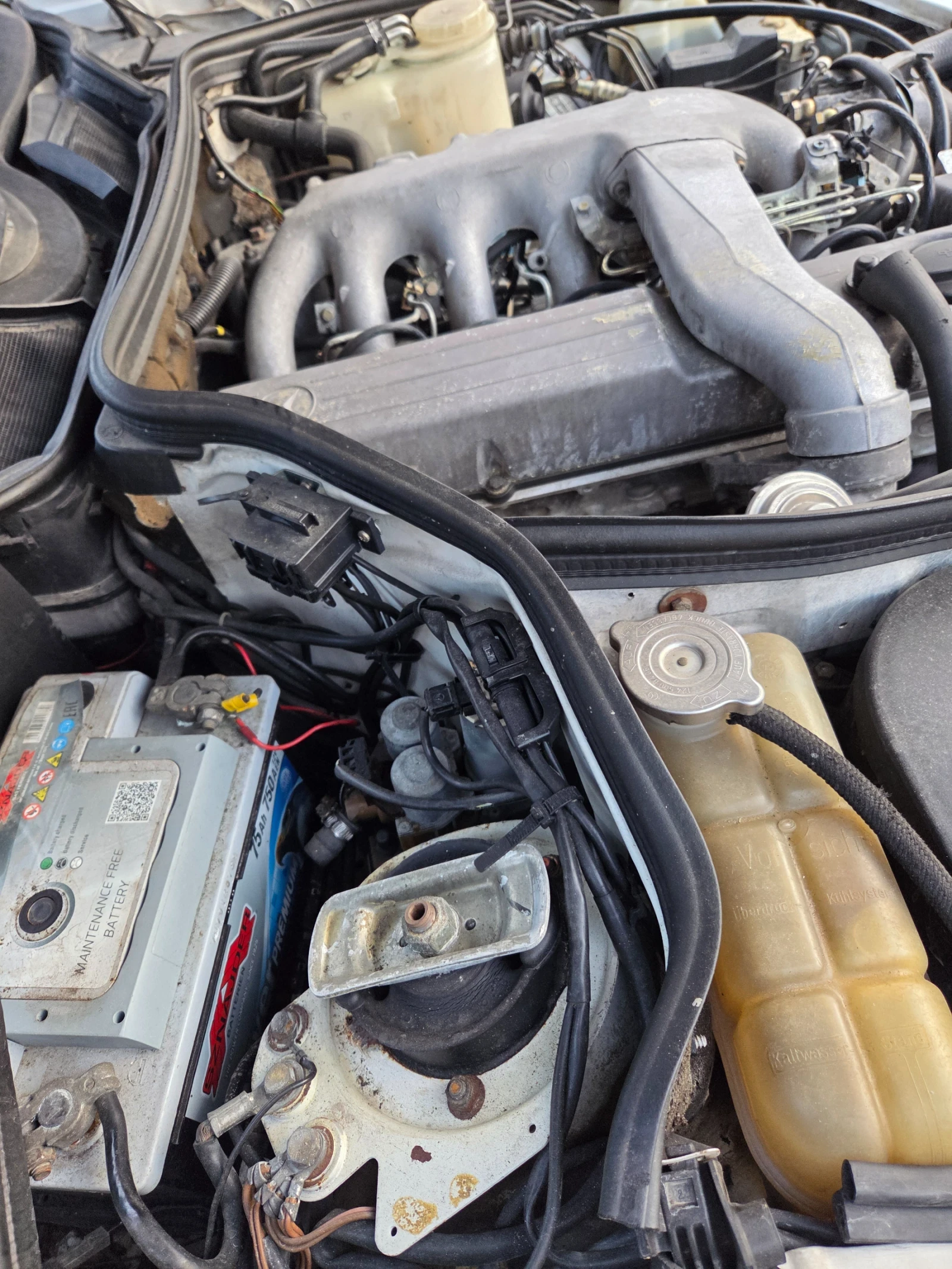 Mercedes-Benz E 300, снимка 10 - Автомобили и джипове - 54213114