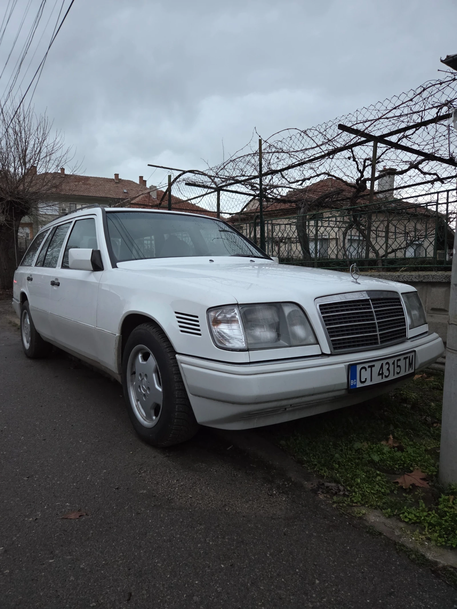 Mercedes-Benz E 300, снимка 12 - Автомобили и джипове - 54213114