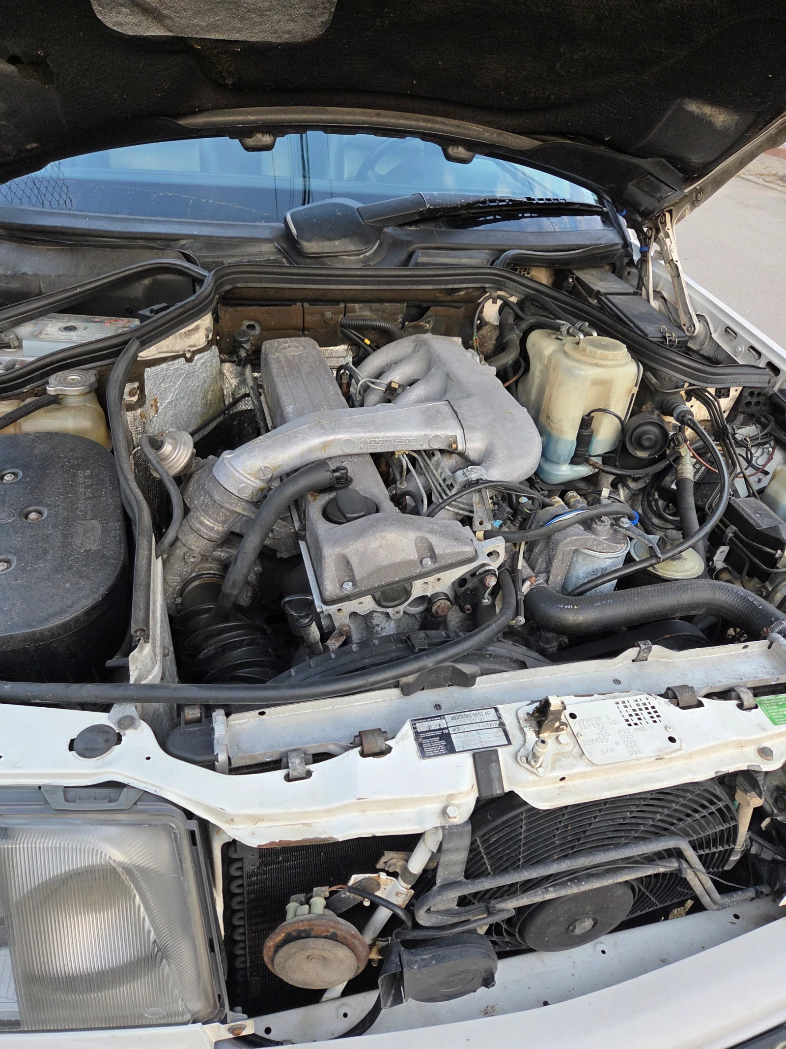 Mercedes-Benz E 300, снимка 8 - Автомобили и джипове - 54213114