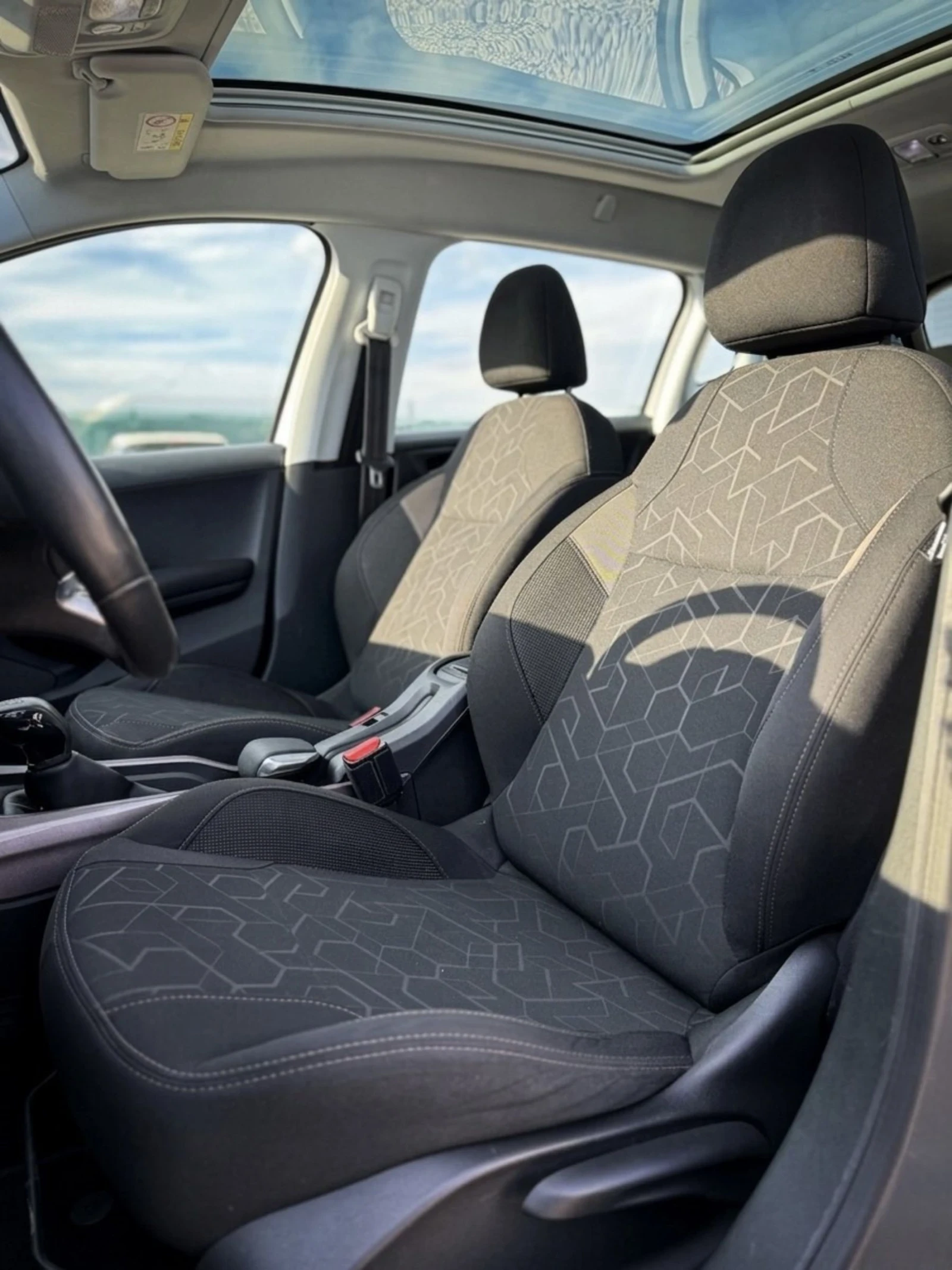 Peugeot 2008 1.2 i VTI, снимка 12 - Автомобили и джипове - 54437872