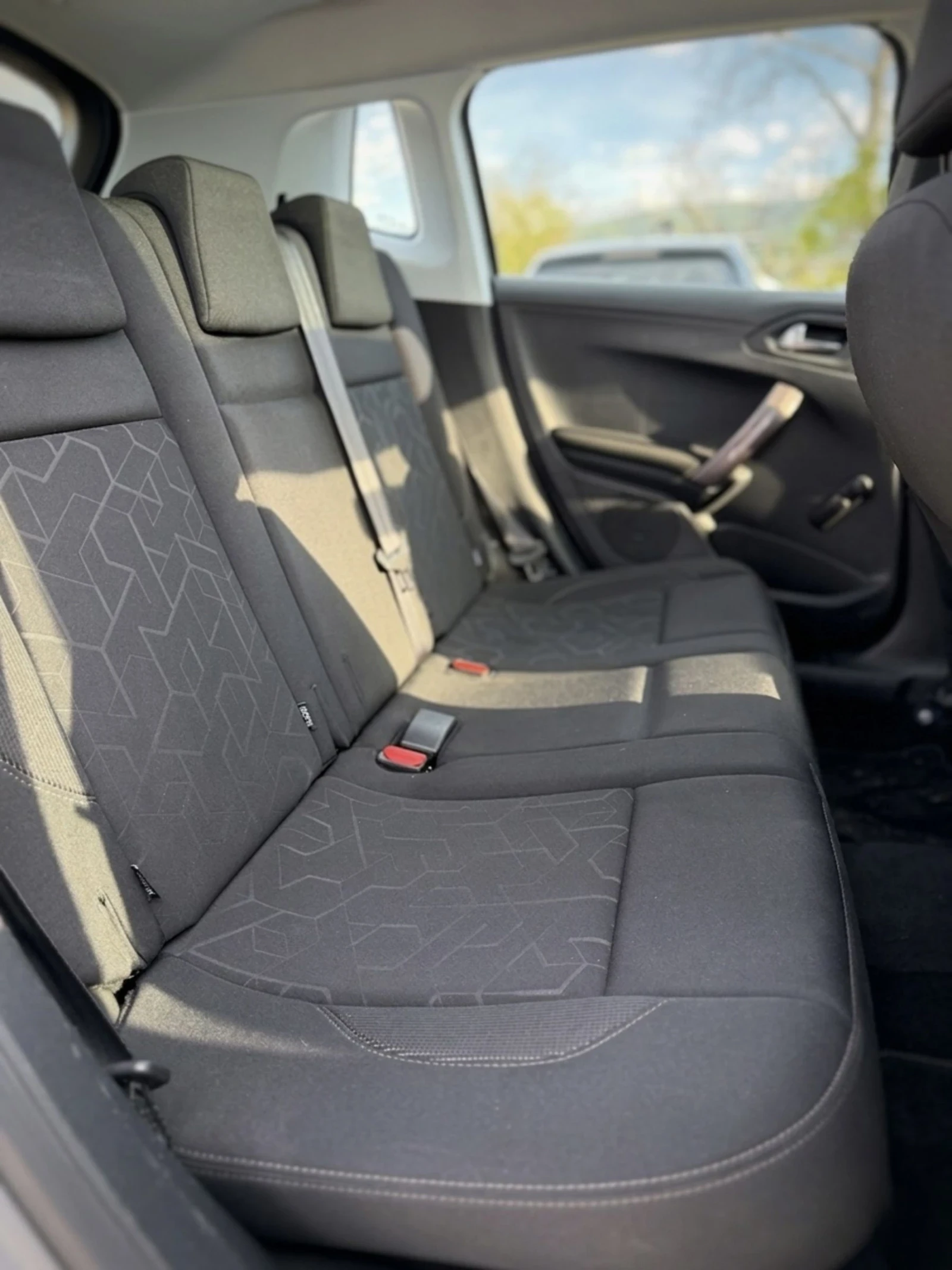 Peugeot 2008 1.2 i VTI, снимка 11 - Автомобили и джипове - 54437872