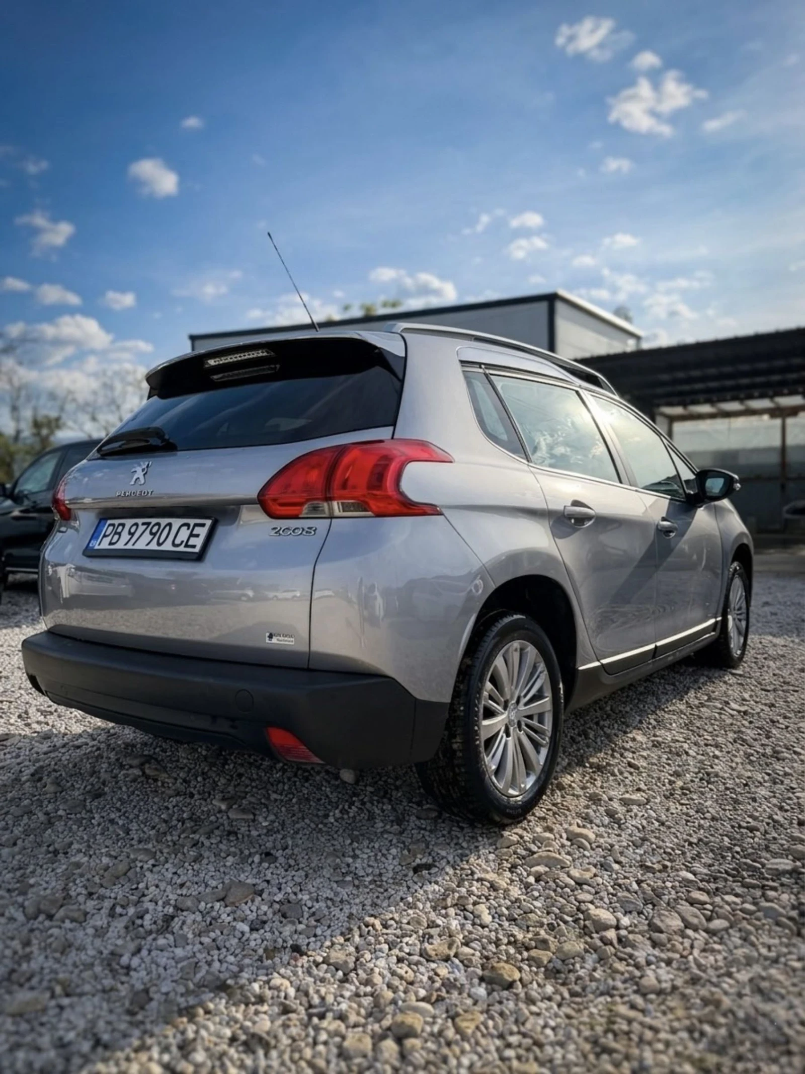 Peugeot 2008 1.2 i VTI, снимка 6 - Автомобили и джипове - 54437872
