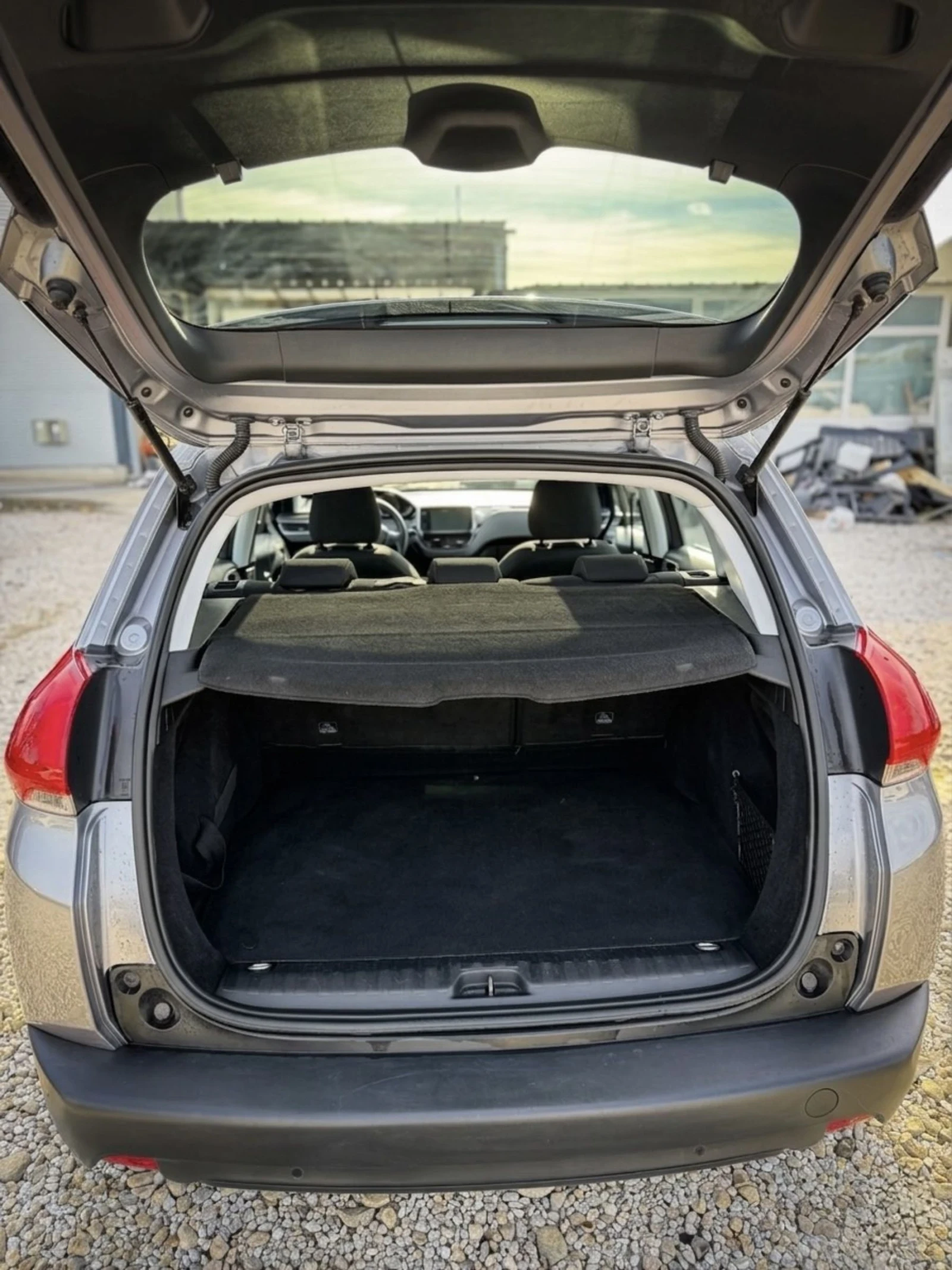 Peugeot 2008 1.2 i VTI, снимка 16 - Автомобили и джипове - 54437872
