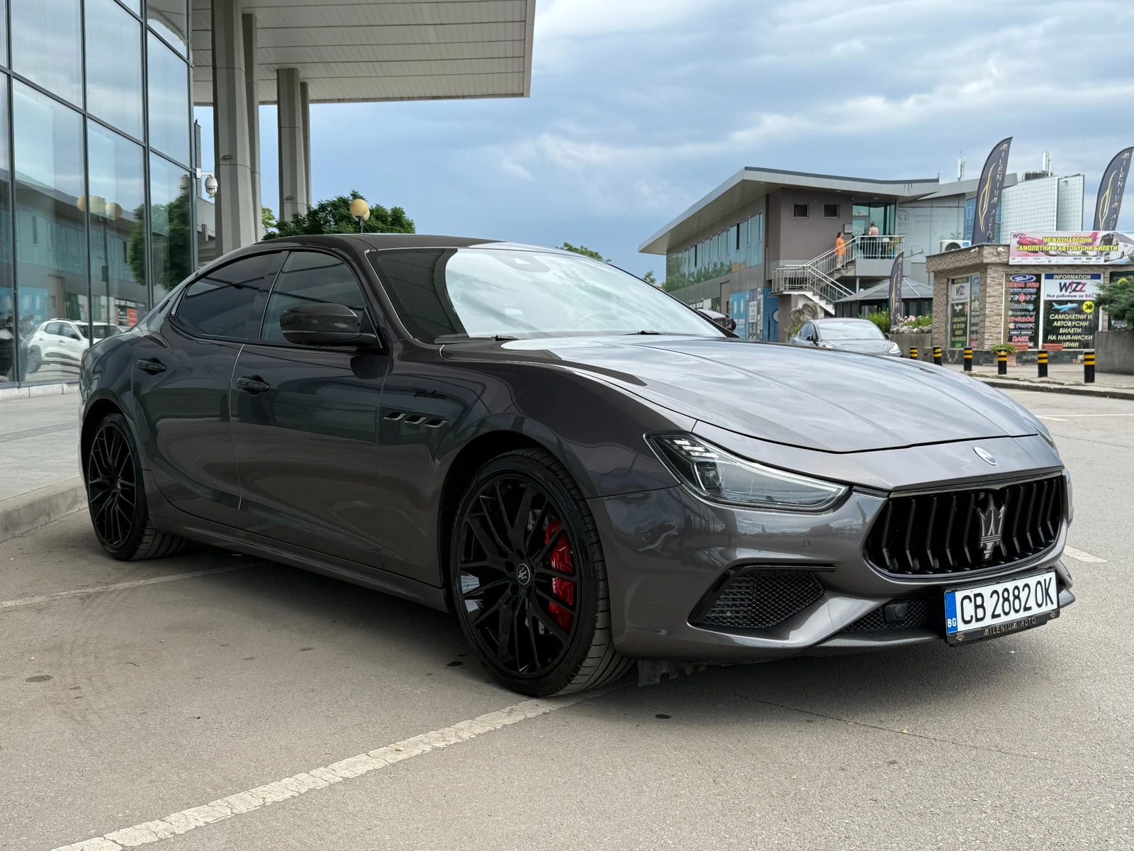 Maserati Ghibli 6 МЕСЕЦА ГАРАНЦИЯ/430 кс. Modena SQ4 Facelift, снимка 7 - Автомобили и джипове - 54883982
