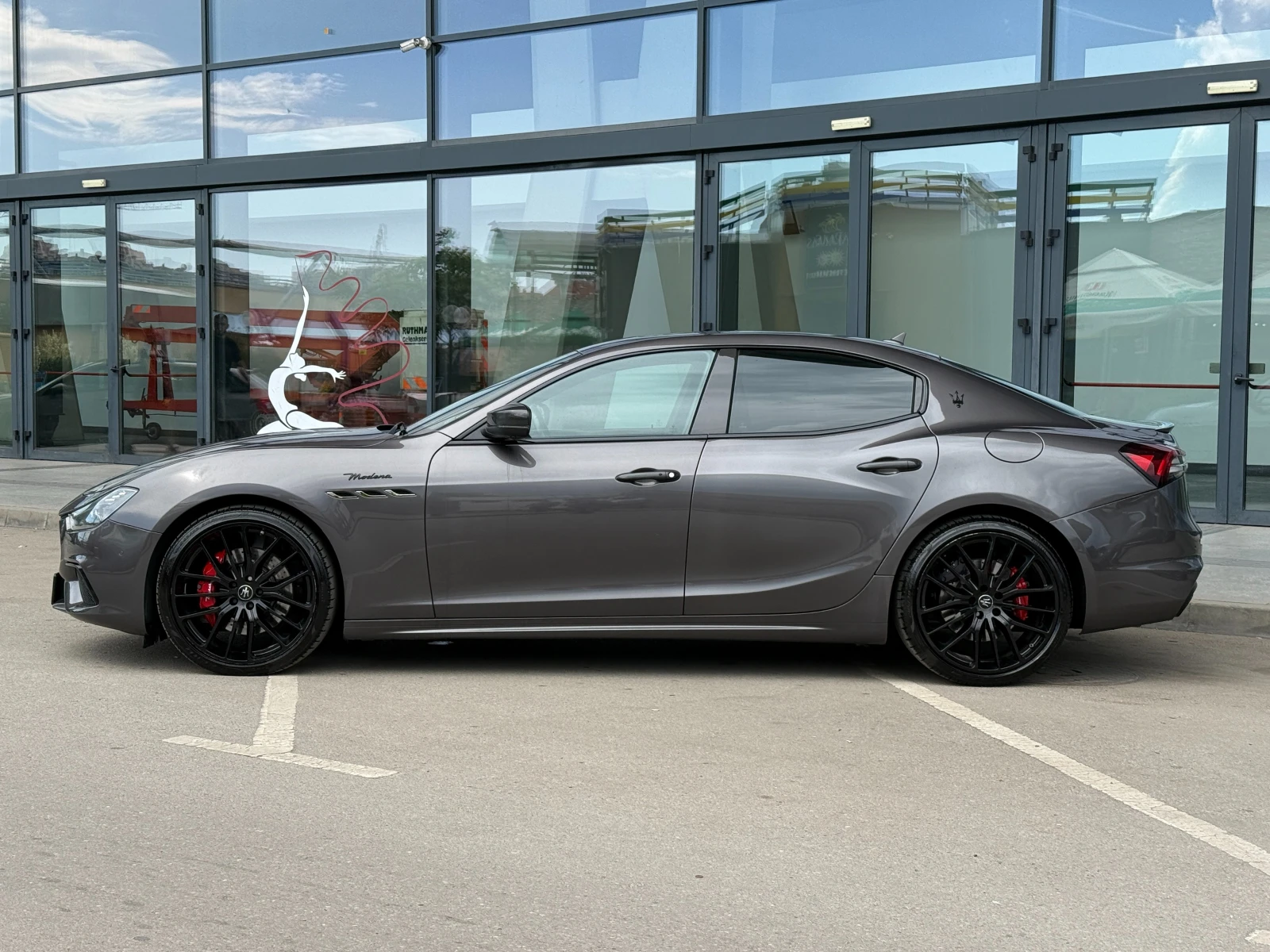 Maserati Ghibli 6 МЕСЕЦА ГАРАНЦИЯ/430 кс. Modena SQ4 Facelift, снимка 2 - Автомобили и джипове - 54883982