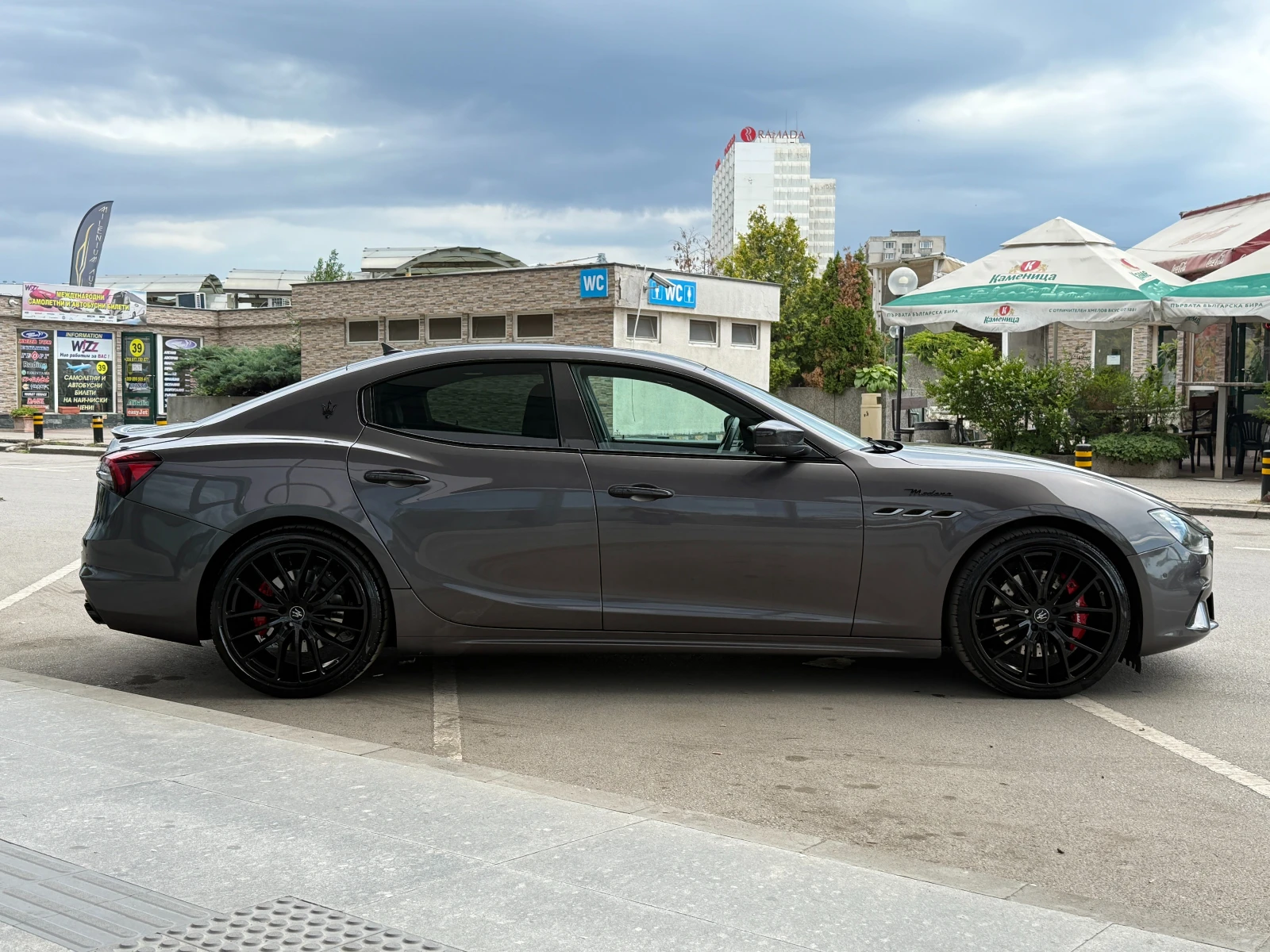 Maserati Ghibli 6 МЕСЕЦА ГАРАНЦИЯ/430 кс. Modena SQ4 Facelift, снимка 6 - Автомобили и джипове - 54883982