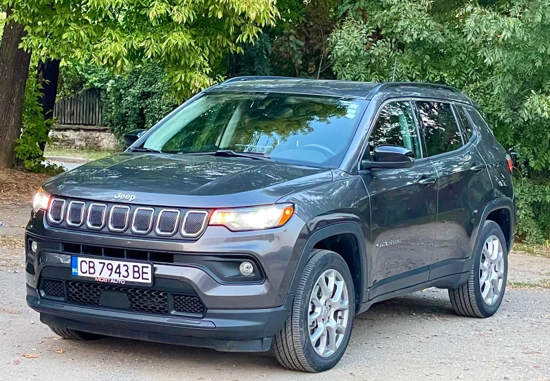 Jeep Compass Latitude Lux, снимка 1 - Автомобили и джипове - 47562732