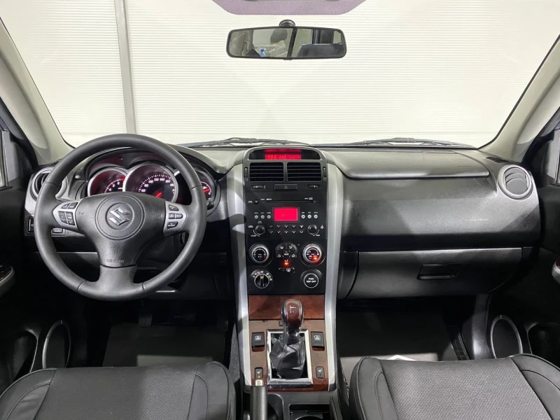 Suzuki Grand vitara 2.0i, снимка 8 - Автомобили и джипове - 48285266