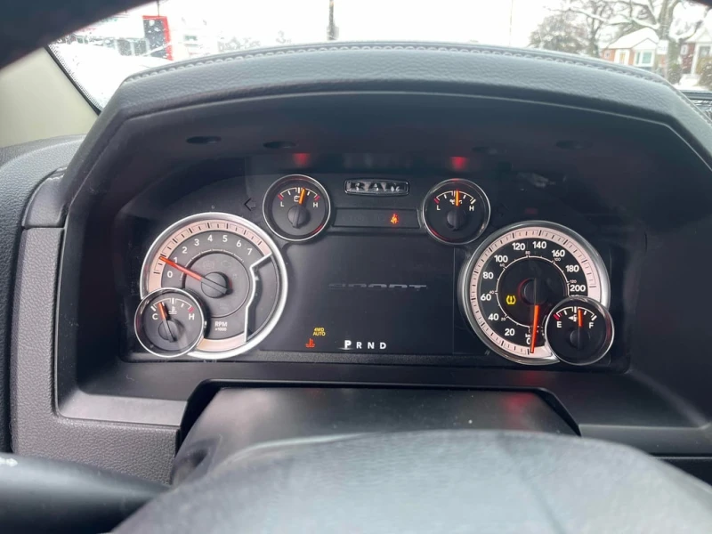 Dodge RAM 1500 * Sport * CARFAX * БЕЗ ПЪРВОНАЧАЛНА ВНОСКА, снимка 8 - Автомобили и джипове - 52968576