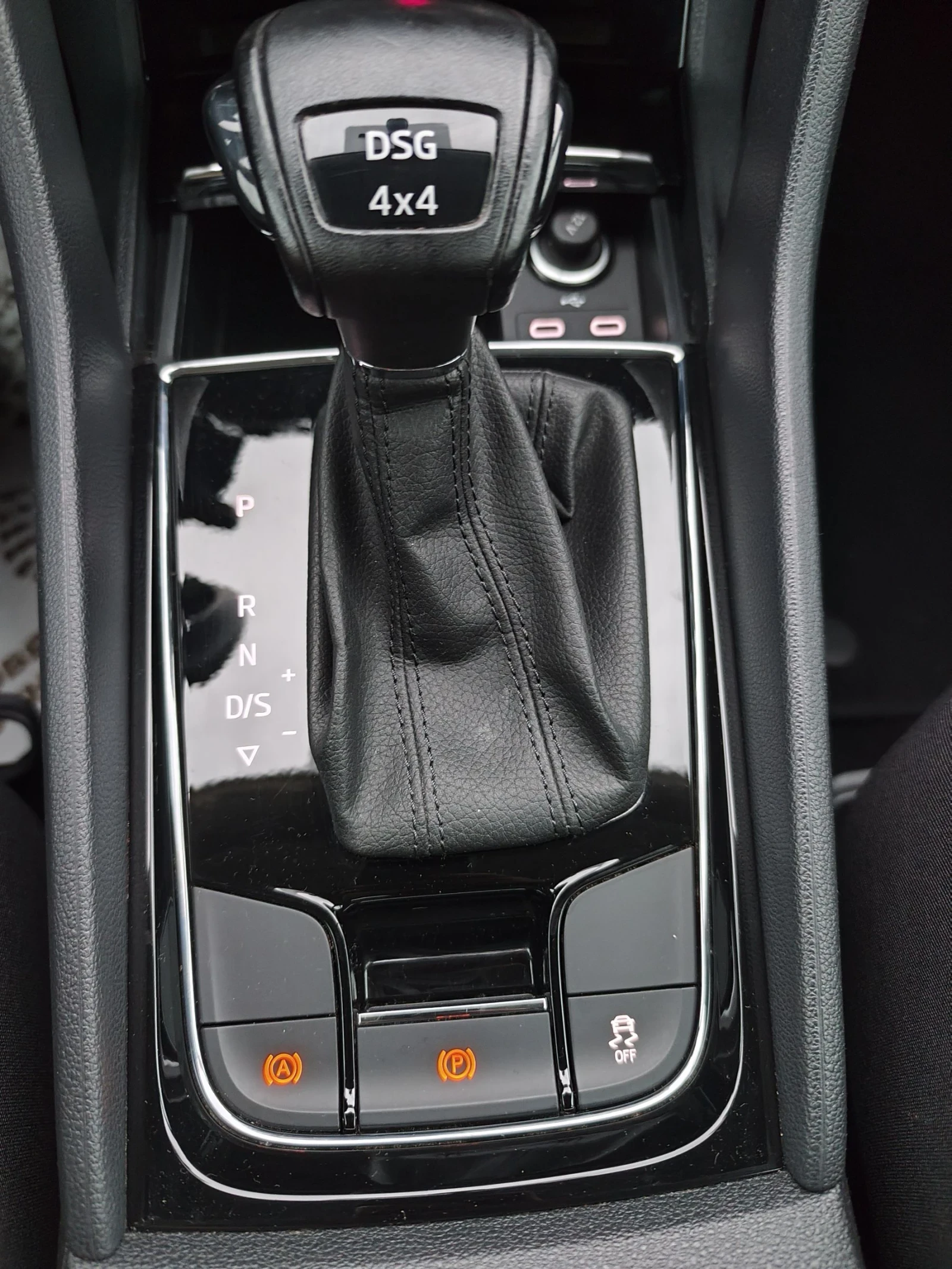 Skoda Karoq 2.0 TDI 150 * 4X4 * DSG * CAMERA * ACC * VIRTUAL * - изображение 10