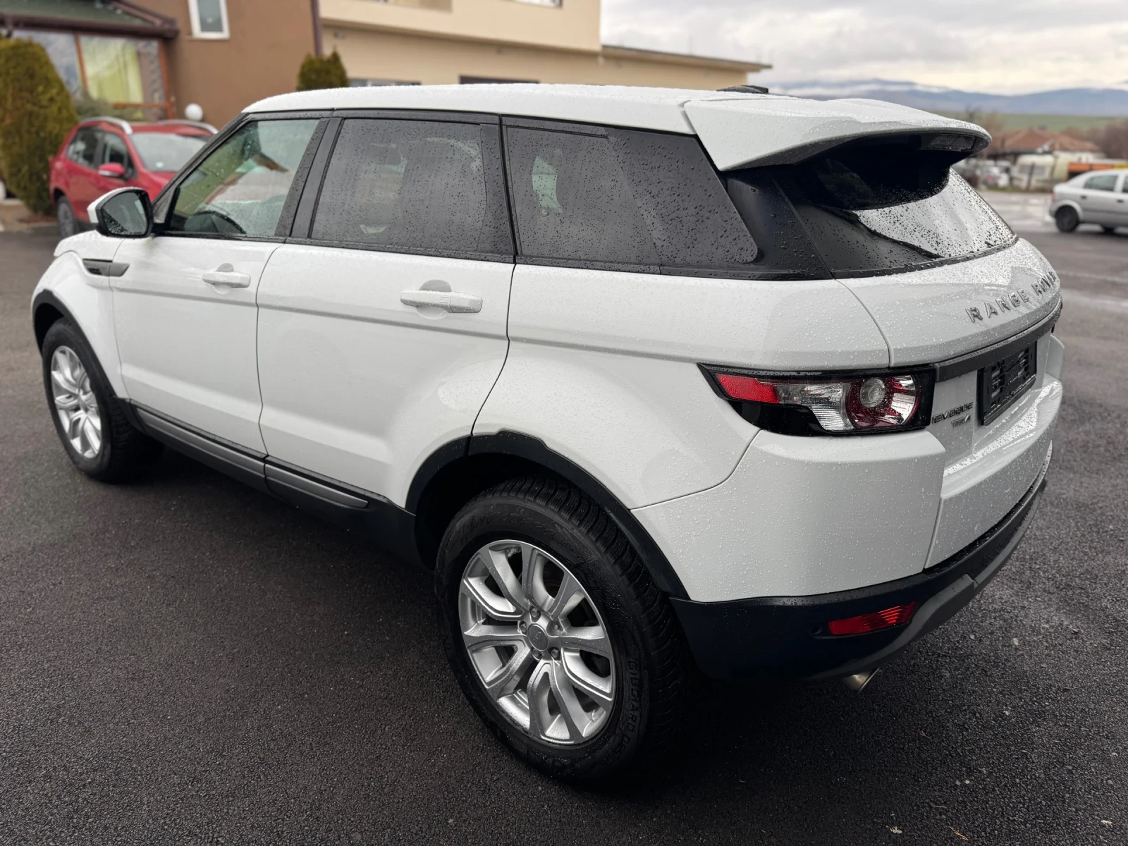 Land Rover Range Rover Evoque 2.2TD4 PRESTIGE  - изображение 5