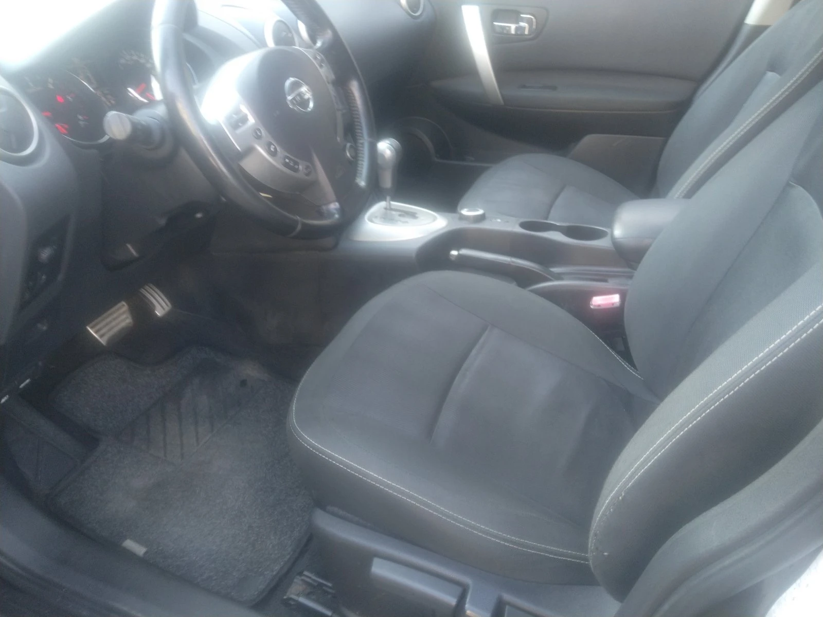 Nissan Qashqai 2.0dci, снимка 14 - Автомобили и джипове - 54168512