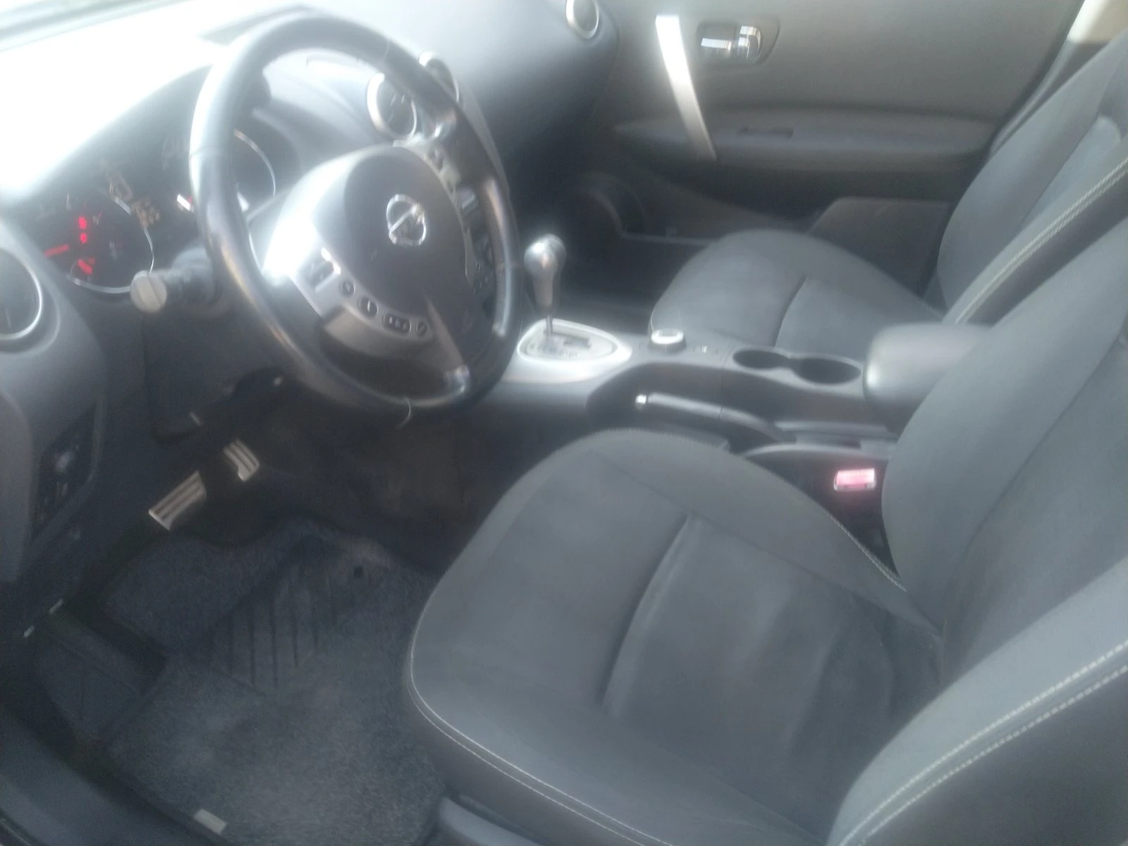 Nissan Qashqai 2.0dci, снимка 10 - Автомобили и джипове - 54168512
