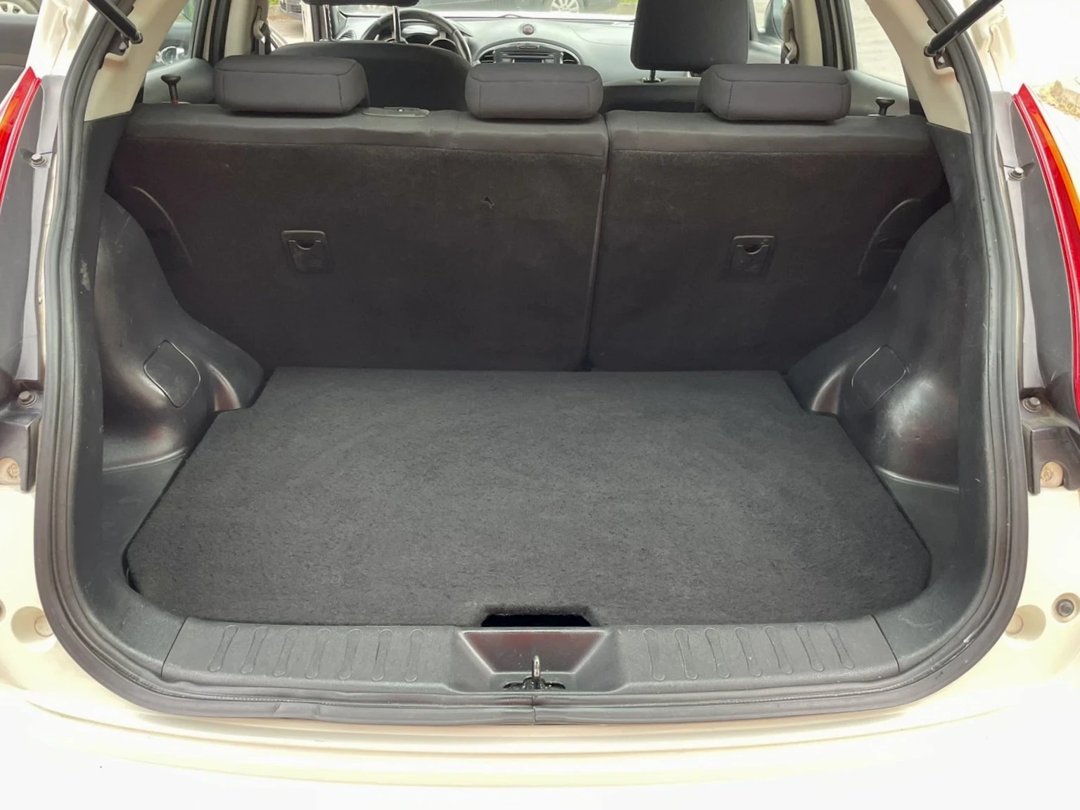 Nissan Juke 1.5 Turbodiesel Acenta, снимка 13 - Автомобили и джипове - 54485007