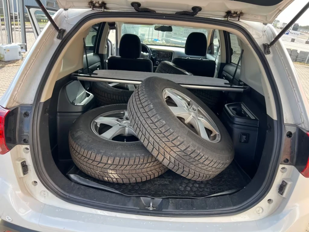 Mitsubishi Outlander Edition+ 4WD AUT. 2.0бензин 150кс DK, снимка 10 - Автомобили и джипове - 54828171