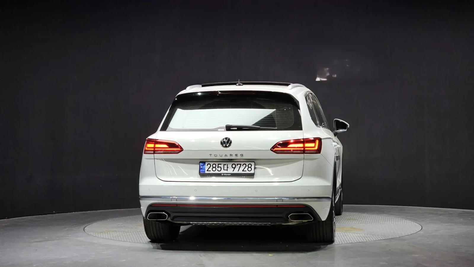 VW Touareg 3.0 TDI Prestige DisiTron* HeadUp* Panorama* Обдух, снимка 4 - Автомобили и джипове - 54914462