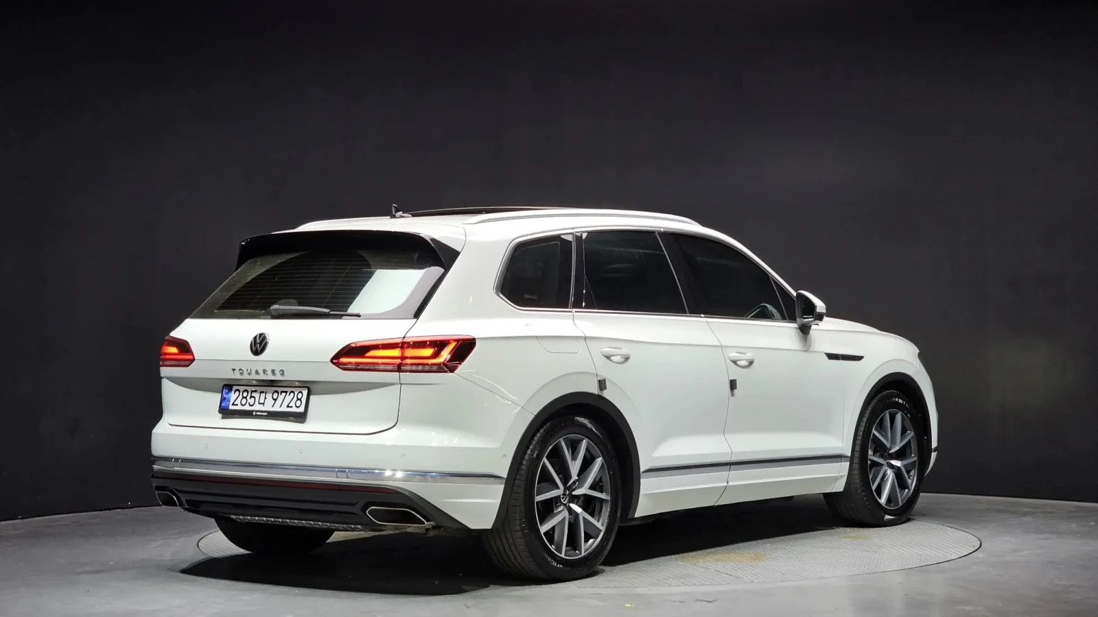 VW Touareg 3.0 TDI Prestige DisiTron* HeadUp* Panorama* Обдух, снимка 2 - Автомобили и джипове - 54914462
