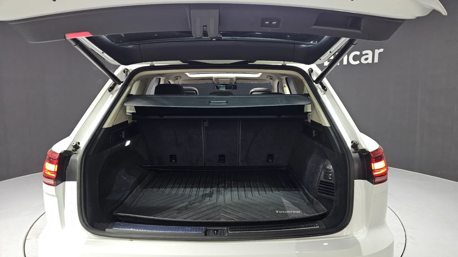 VW Touareg 3.0 TDI Prestige DisiTron* HeadUp* Panorama* Обдух, снимка 12 - Автомобили и джипове - 54914462