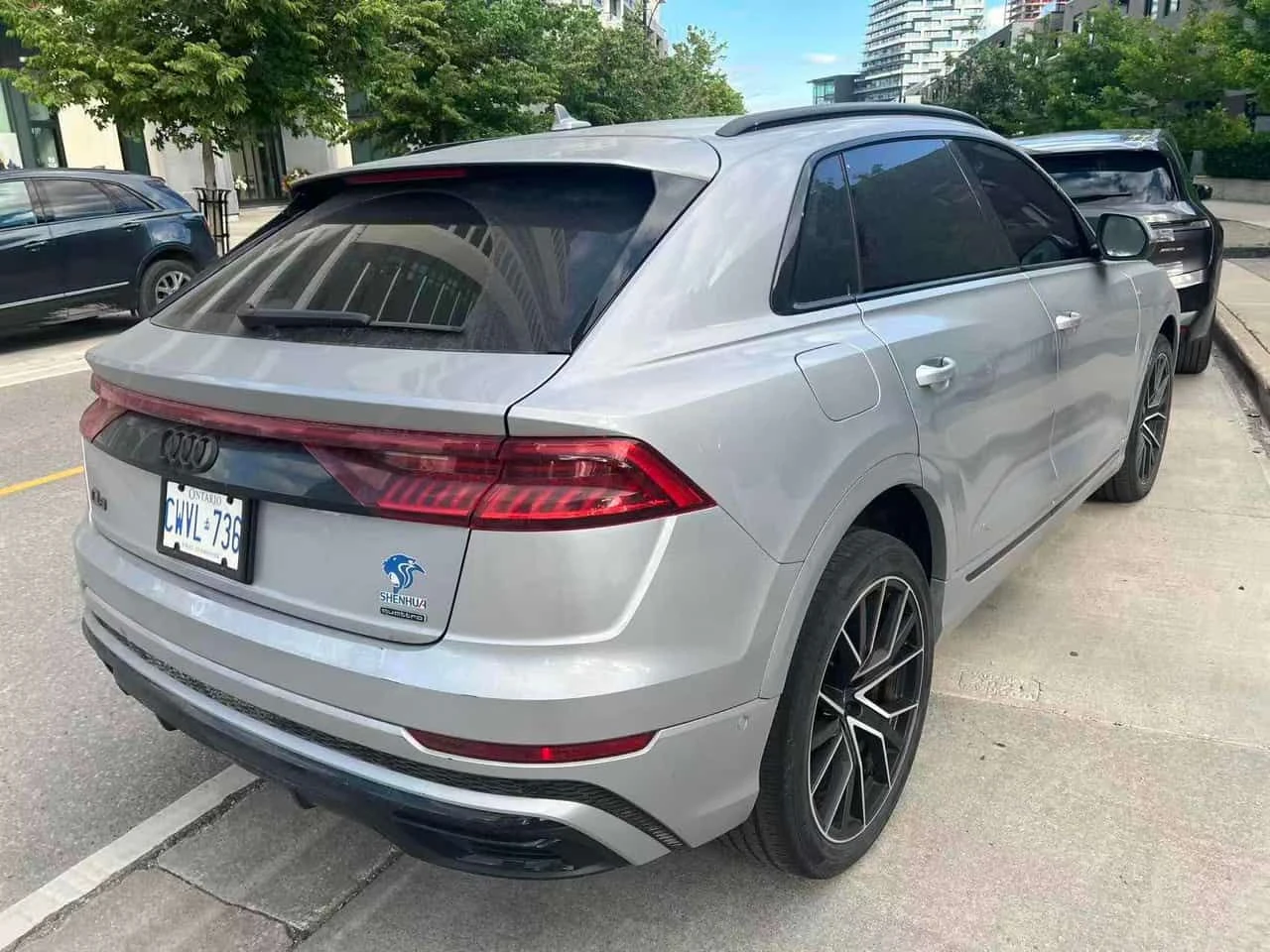 Audi Q8 Technik/B&O/ОБДУХВАНЕ/ПАНОРАМА/ДИСТРОНИК/360, снимка 4 - Автомобили и джипове - 54923676