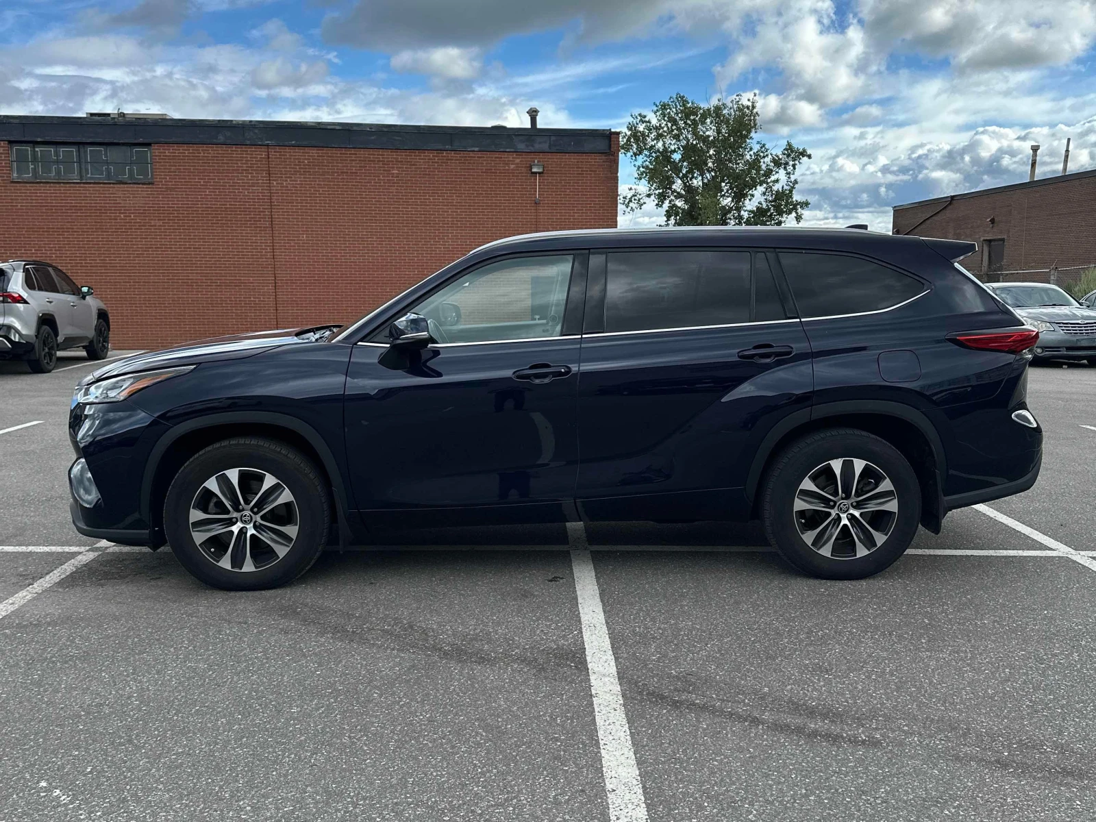 Toyota Highlander * XLE * CARFAX * ОПЦИЯ ЗА ФИНАНСИРАНЕ, снимка 2 - Автомобили и джипове - 55799991