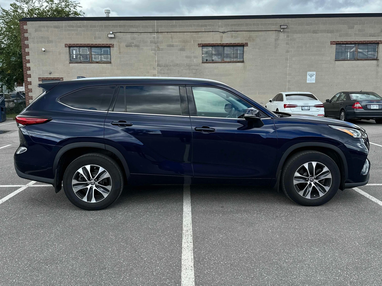 Toyota Highlander * XLE * CARFAX * ОПЦИЯ ЗА ФИНАНСИРАНЕ, снимка 3 - Автомобили и джипове - 55799991