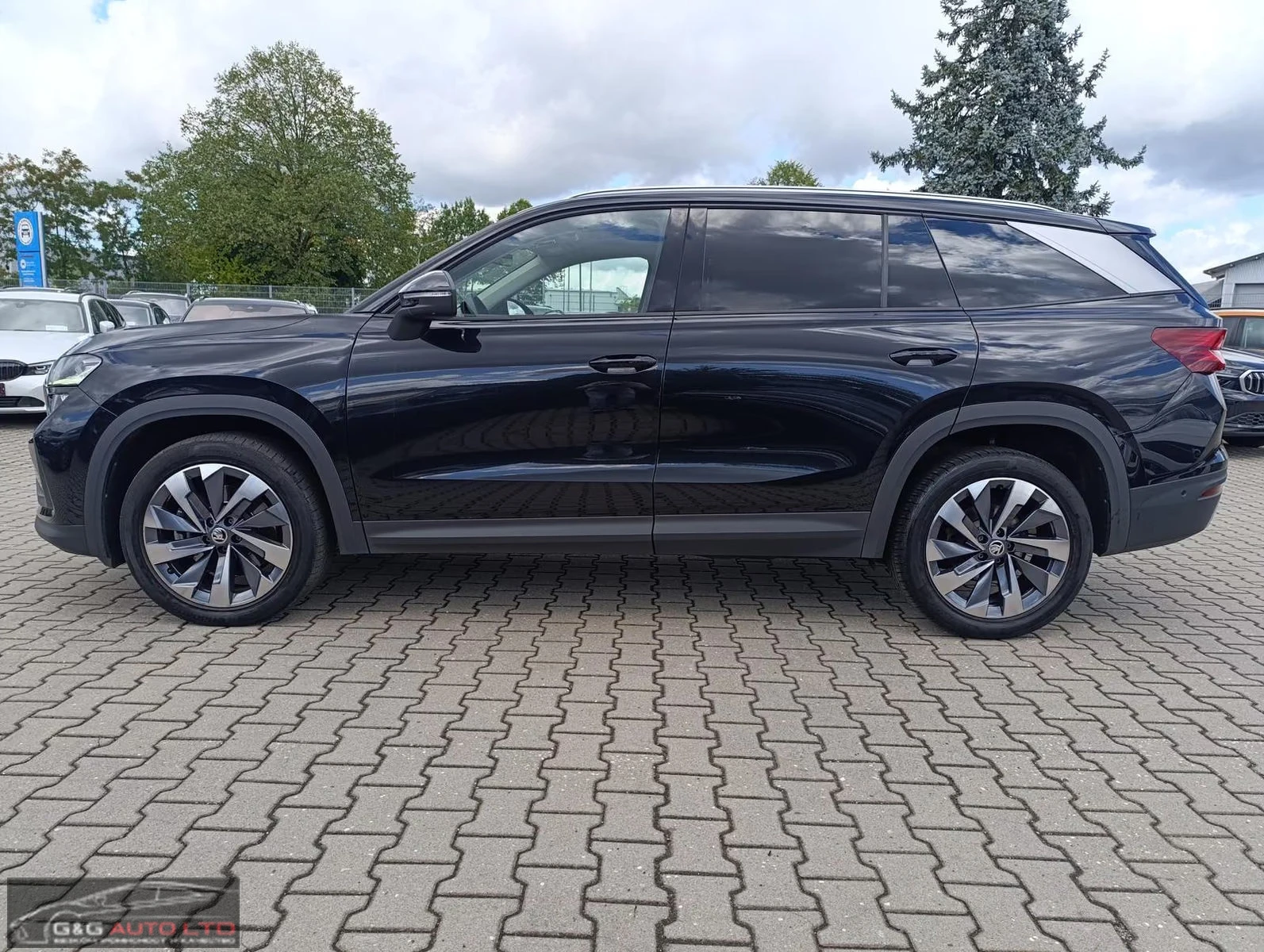 Skoda Kodiaq SELECTION/193HP/4X4/PANO/360/MEMO/HUD/AHK/671q, снимка 2 - Автомобили и джипове - 55999786