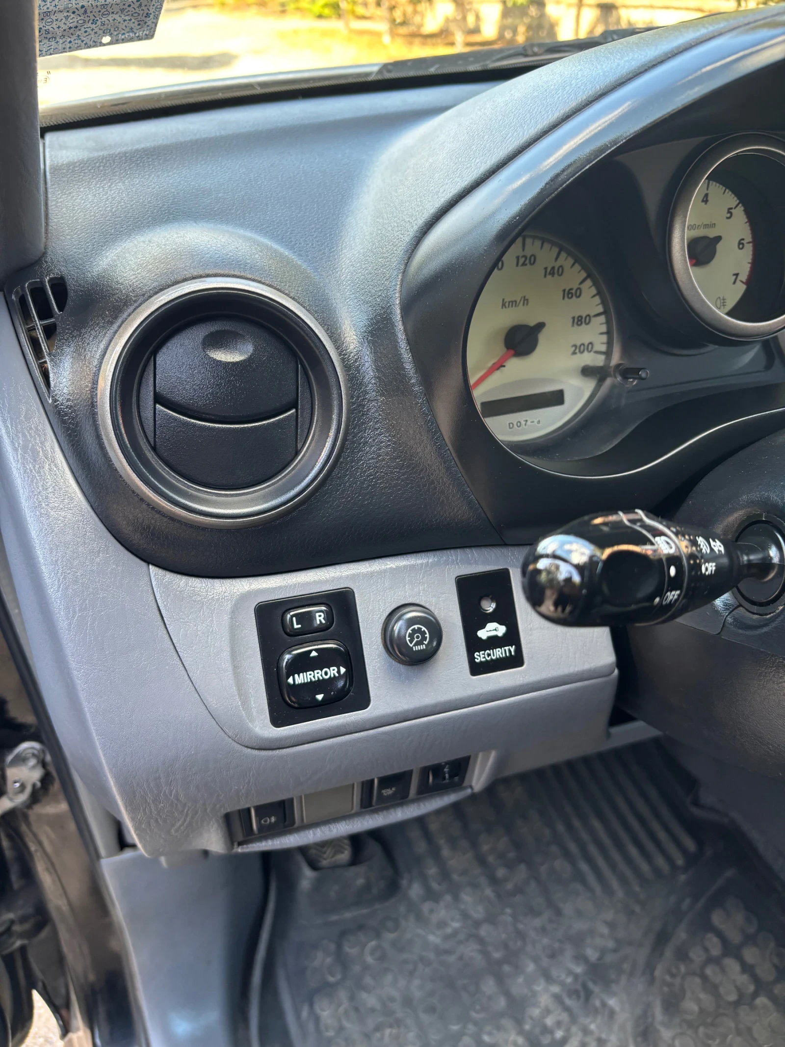 Toyota Rav4 2.0 D4D, снимка 11 - Автомобили и джипове - 56294287