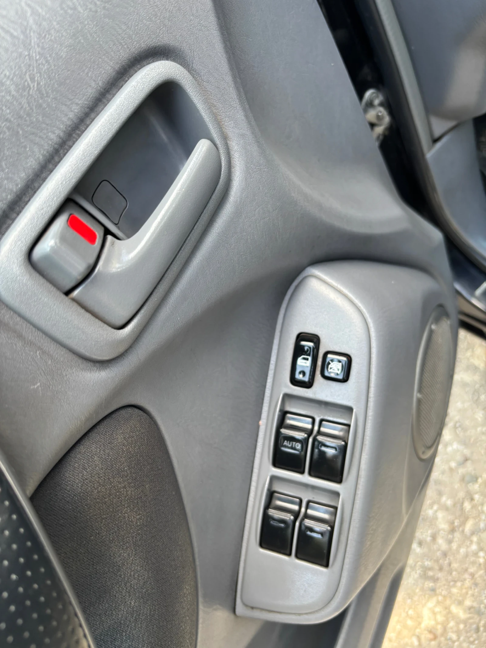Toyota Rav4 2.0 D4D, снимка 10 - Автомобили и джипове - 56294287