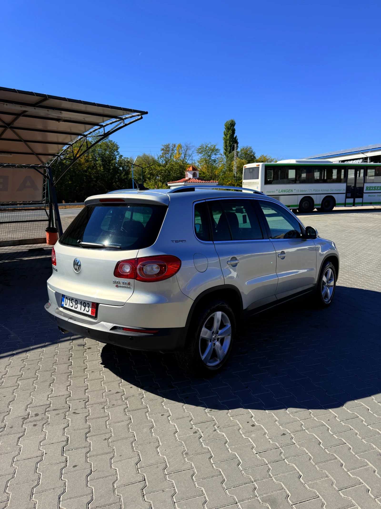 VW Tiguan 2.0 TDI 4x4, снимка 3 - Автомобили и джипове - 56416679