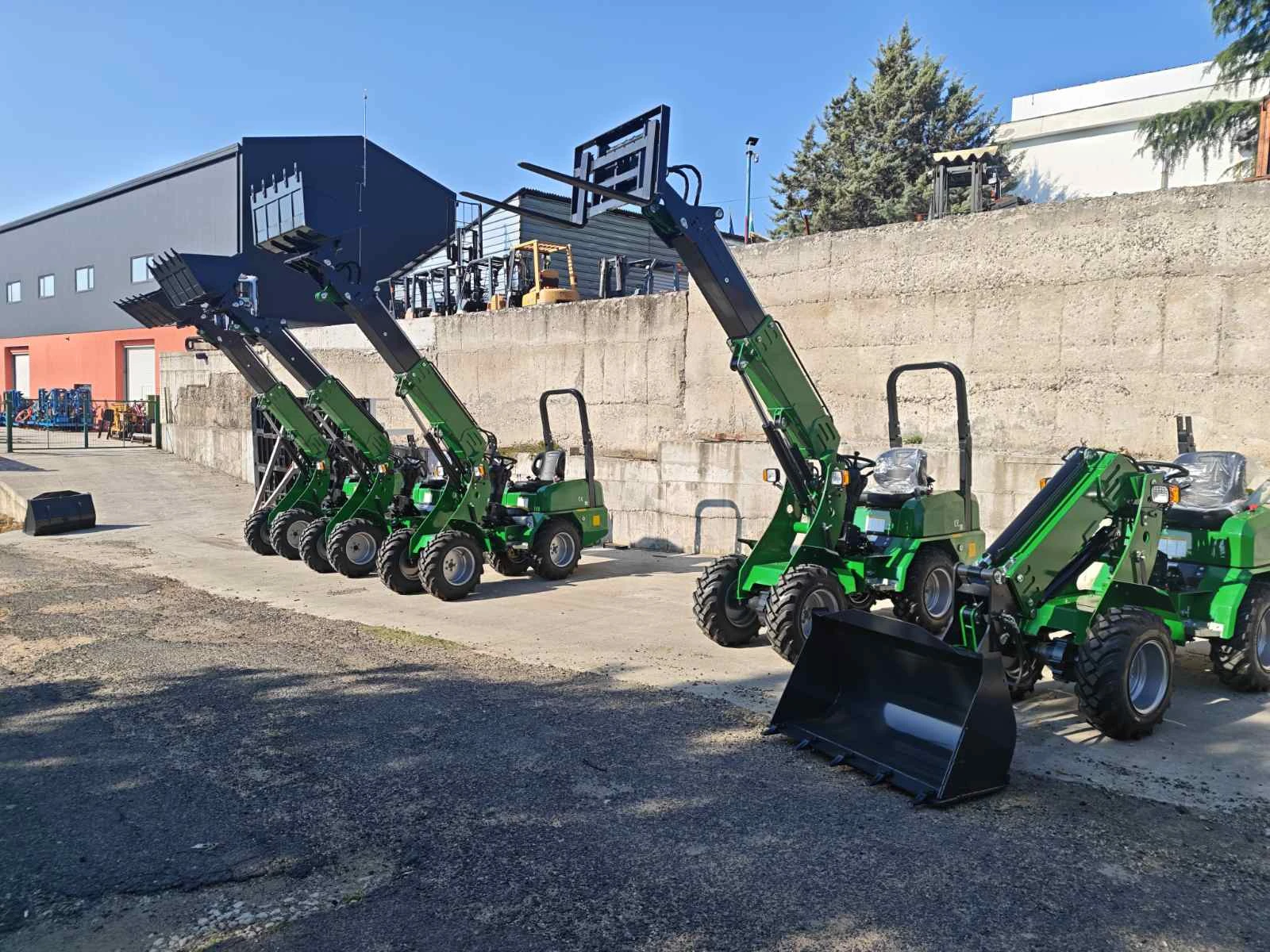 Телескопичен товарач Komatsu Телескопични товарачи Komatsu НОВИ ТЕЛЕСКОПИЧНИ EU, снимка 10 - Селскостопанска техника - 55255347