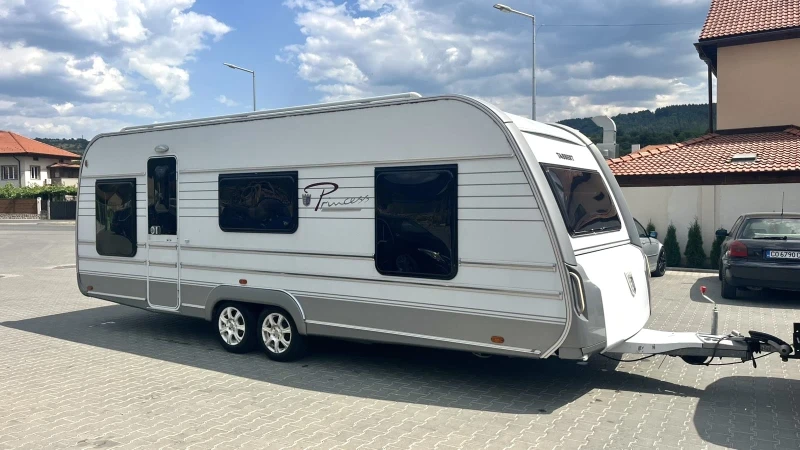 Каравана Tabbert Princess / НОВ ВНОС / РЕГИСТРИРАНА / БАНЯ И WC, снимка 2 - Каравани и кемпери - 51009955