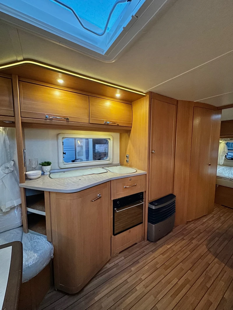 Каравана Tabbert Princess / НОВ ВНОС / РЕГИСТРИРАНА / БАНЯ И WC, снимка 11 - Каравани и кемпери - 51009955