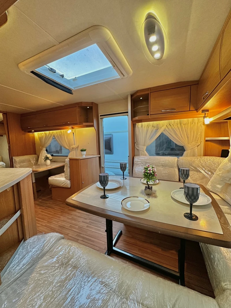 Каравана Tabbert Princess / НОВ ВНОС / РЕГИСТРИРАНА / БАНЯ И WC, снимка 8 - Каравани и кемпери - 51009955